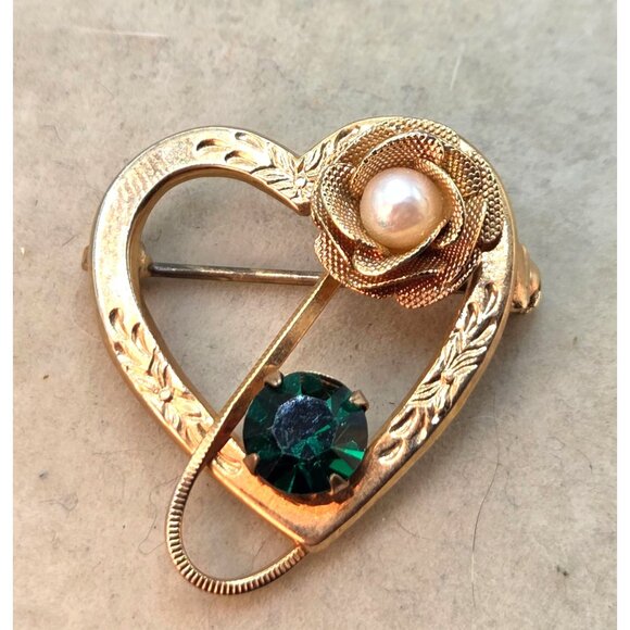 Vintage Gold-Tone Heart Pin With Pearl & Green Rhinestone, Ribbon & Flower Accen - Picture 1 of 2